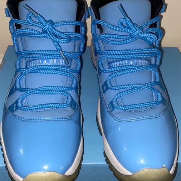 Jordan 11 Pantone - Picture 2 of 3